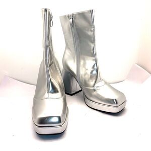 NWOT LIURUIJIA Women's Silver Platform , Costume, Go Go Boots Size 41.